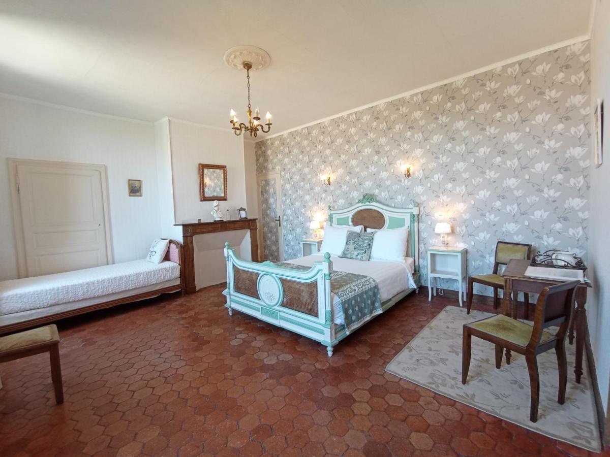 Chateau Latour Fours  ภายนอก รูปภาพ
