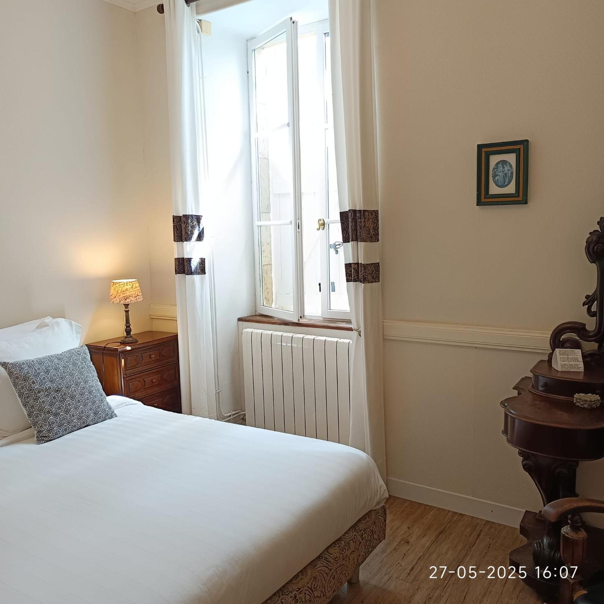 Chateau Latour Fours  ภายนอก รูปภาพ
