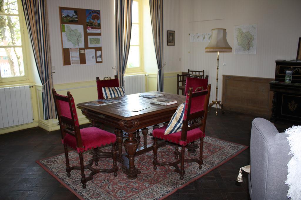 Chateau Latour Fours  ภายนอก รูปภาพ
